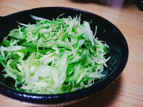 亜麻仁油で！千切りキャベツときゅうりのサラダ